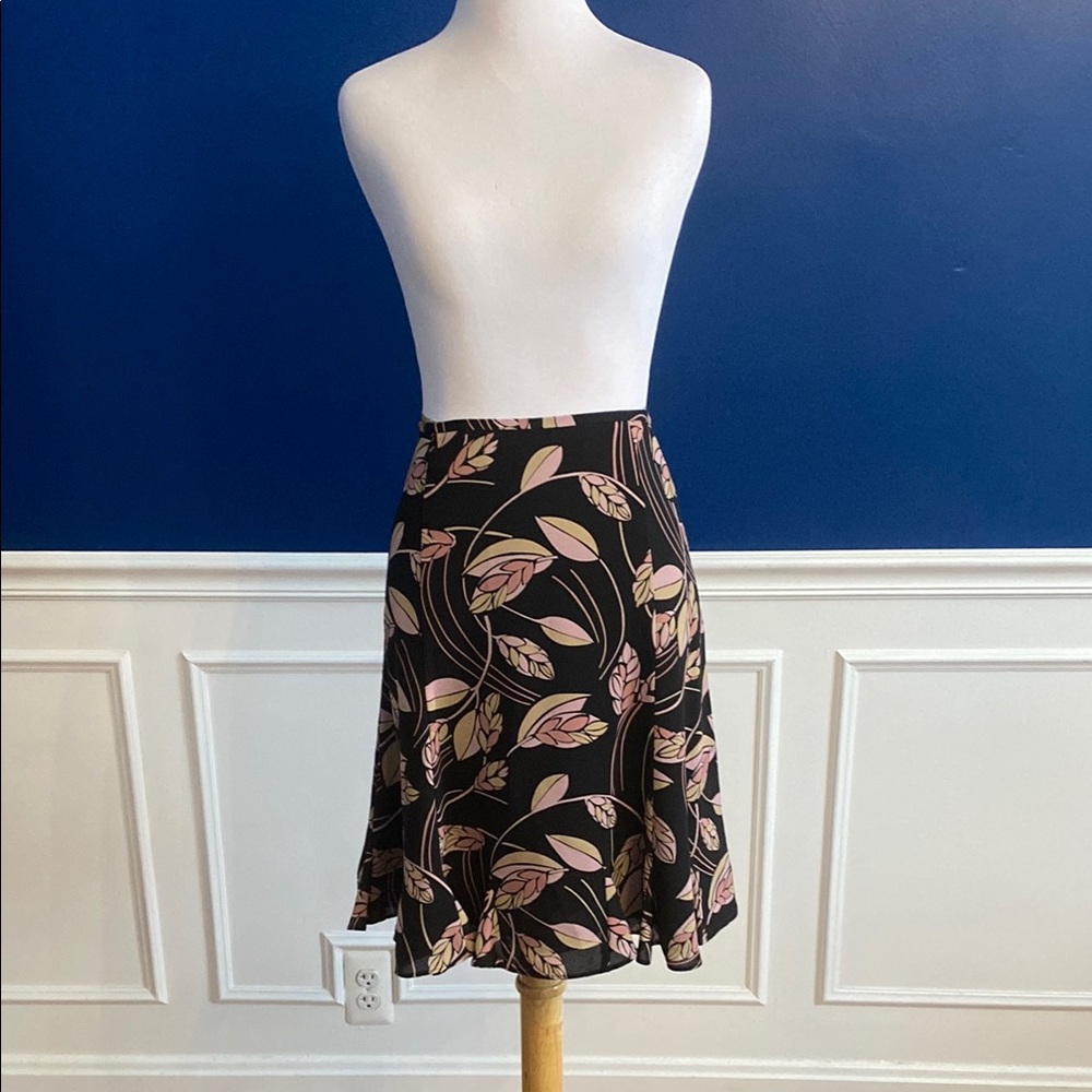 Ann Taylor LOFT Floral Black Skirt size 8